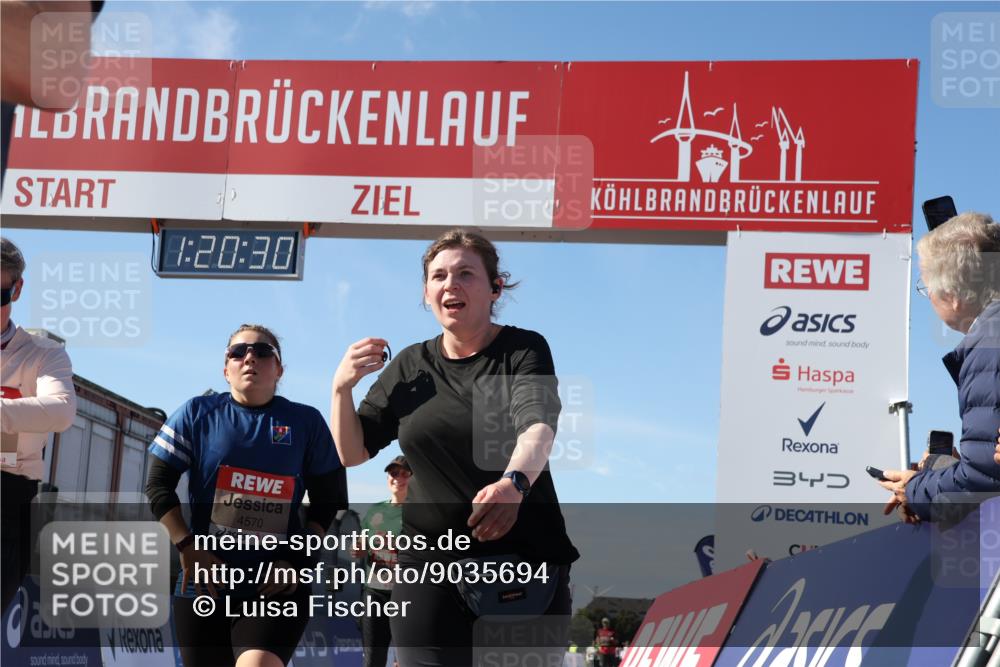 03.10.2025 - Köhlbrandbrückenlauf Luisa Fischer http://msf.ph/oto/9035694 03.10.2025 13:20:29 Ziel 4269, 4385, 4570, 4571, 4591, 4672, 4739, 4790, 4859, 5082, 5144, 5160, 5208, 5543, 5631, 5790, 6035 meine-sportfotos.de