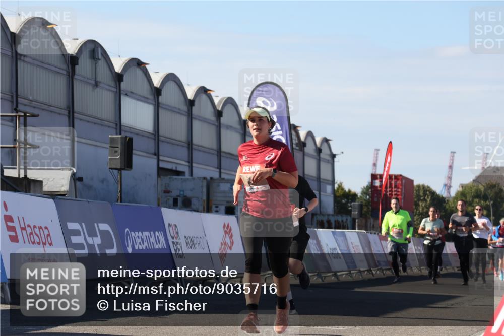 03.10.2025 - Köhlbrandbrückenlauf Luisa Fischer http://msf.ph/oto/9035716 03.10.2025 13:20:35 Ziel 4269, 4385, 4476, 4570, 4591, 4672, 4739, 4790, 4859, 5082, 5543, 5631, 5790, 6777, 6807 meine-sportfotos.de