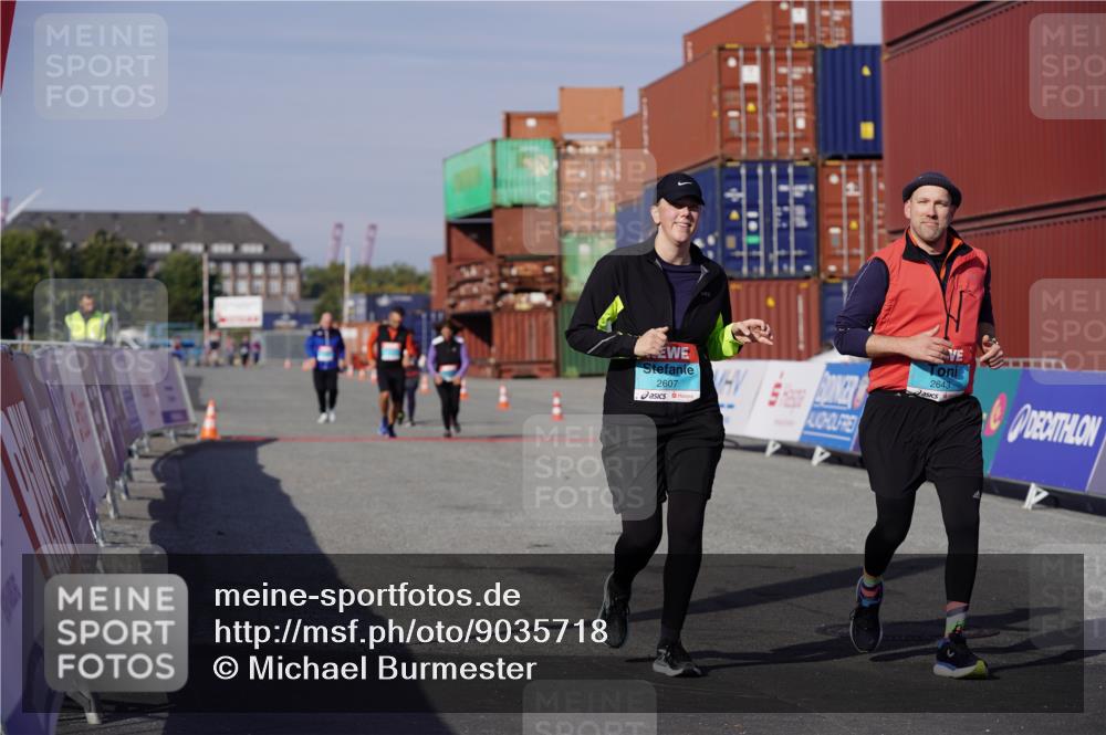 03.10.2025 - Köhlbrandbrückenlauf Michael Burmester http://msf.ph/oto/9035718 03.10.2025 10:52:03 Ziel 2607, 2643 meine-sportfotos.de