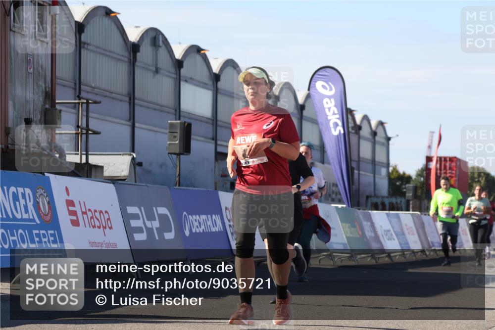 03.10.2025 - Köhlbrandbrückenlauf Luisa Fischer http://msf.ph/oto/9035721 03.10.2025 13:20:35 Ziel 4269, 4385, 4476, 4570, 4591, 4672, 4739, 4790, 4859, 5082, 5543, 5631, 5790, 6777, 6807 meine-sportfotos.de