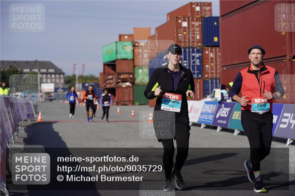 03.10.2025 - Köhlbrandbrückenlauf Michael Burmester http://msf.ph/oto/9035729 03.10.2025 10:52:03 Ziel 2607, 2643 meine-sportfotos.de