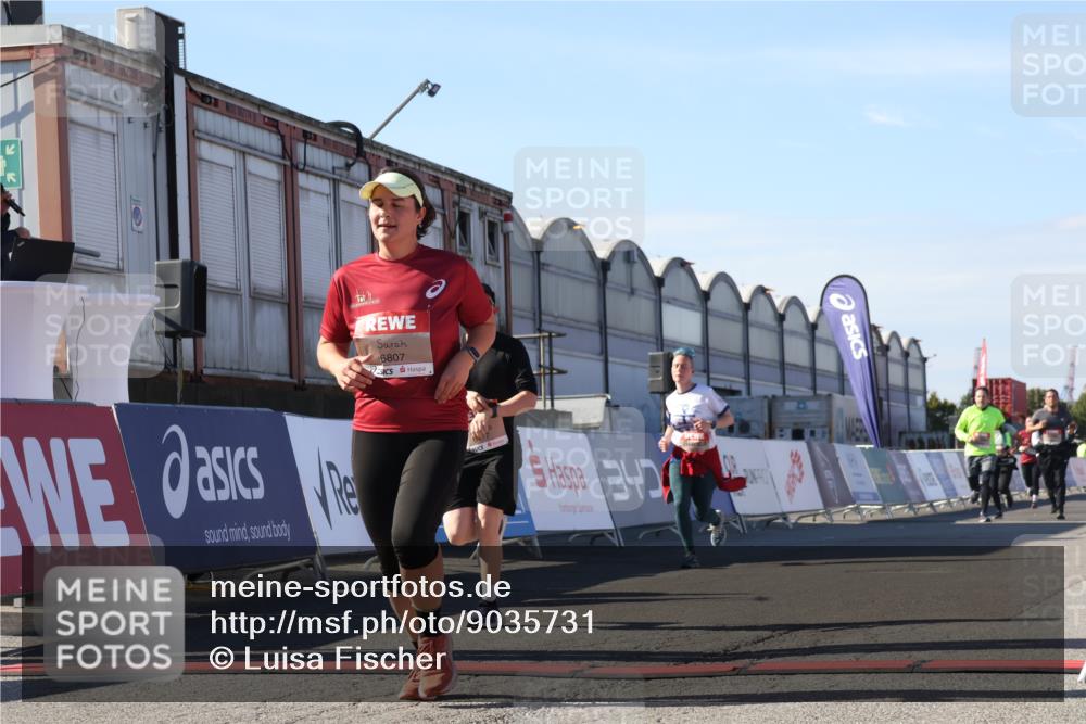 03.10.2025 - Köhlbrandbrückenlauf Luisa Fischer http://msf.ph/oto/9035731 03.10.2025 13:20:37 Ziel 4269, 4385, 4476, 4570, 4591, 4672, 4739, 4790, 4859, 5082, 5543, 5631, 5918, 6777, 6807 meine-sportfotos.de