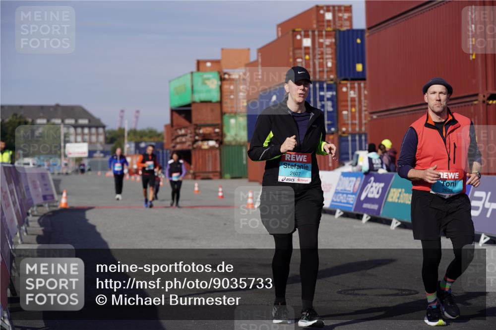 03.10.2025 - Köhlbrandbrückenlauf Michael Burmester http://msf.ph/oto/9035733 03.10.2025 10:52:03 Ziel 2607, 2643 meine-sportfotos.de