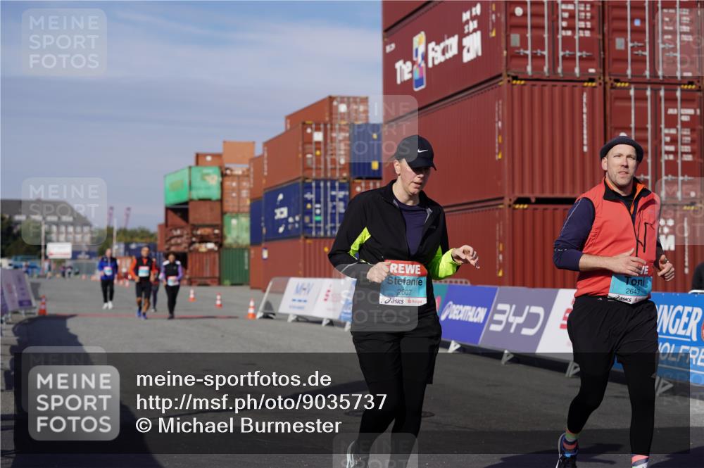 03.10.2025 - Köhlbrandbrückenlauf Michael Burmester http://msf.ph/oto/9035737 03.10.2025 10:52:04 Ziel 2132, 2490, 2607, 2643 meine-sportfotos.de