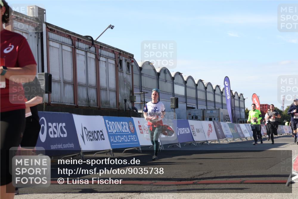 03.10.2025 - Köhlbrandbrückenlauf Luisa Fischer http://msf.ph/oto/9035738 03.10.2025 13:20:38 Ziel 4269, 4476, 4646, 4790, 4859, 5543, 5631, 5918, 5920, 6777, 6807 meine-sportfotos.de
