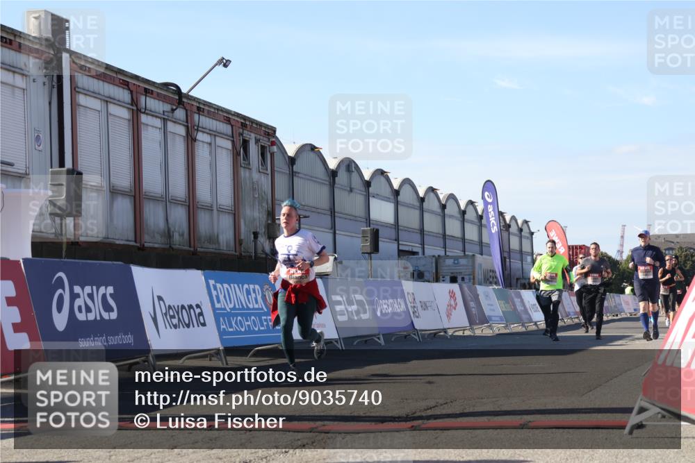 03.10.2025 - Köhlbrandbrückenlauf Luisa Fischer http://msf.ph/oto/9035740 03.10.2025 13:20:38 Ziel 4269, 4476, 4646, 4790, 4859, 5543, 5631, 5918, 5920, 6777, 6807 meine-sportfotos.de