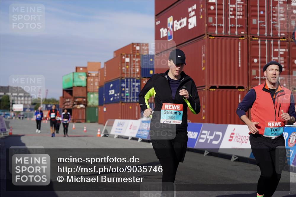 03.10.2025 - Köhlbrandbrückenlauf Michael Burmester http://msf.ph/oto/9035746 03.10.2025 10:52:04 Ziel 2132, 2490, 2607, 2643 meine-sportfotos.de