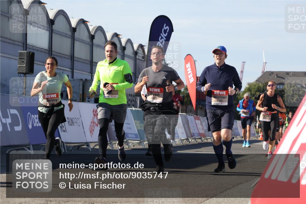 03.10.2025 - Köhlbrandbrückenlauf Luisa Fischer http://msf.ph/oto/9035747 03.10.2025 13:20:41 Ziel 4269, 4476, 4646, 4790, 5488, 5543, 5774, 5918, 5920, 6777, 6807 meine-sportfotos.de