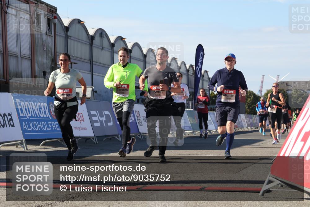 03.10.2025 - Köhlbrandbrückenlauf Luisa Fischer http://msf.ph/oto/9035752 03.10.2025 13:20:42 Ziel 4269, 4476, 4646, 4709, 4790, 5480, 5488, 5543, 5774, 5918, 5920, 6777, 6807 meine-sportfotos.de