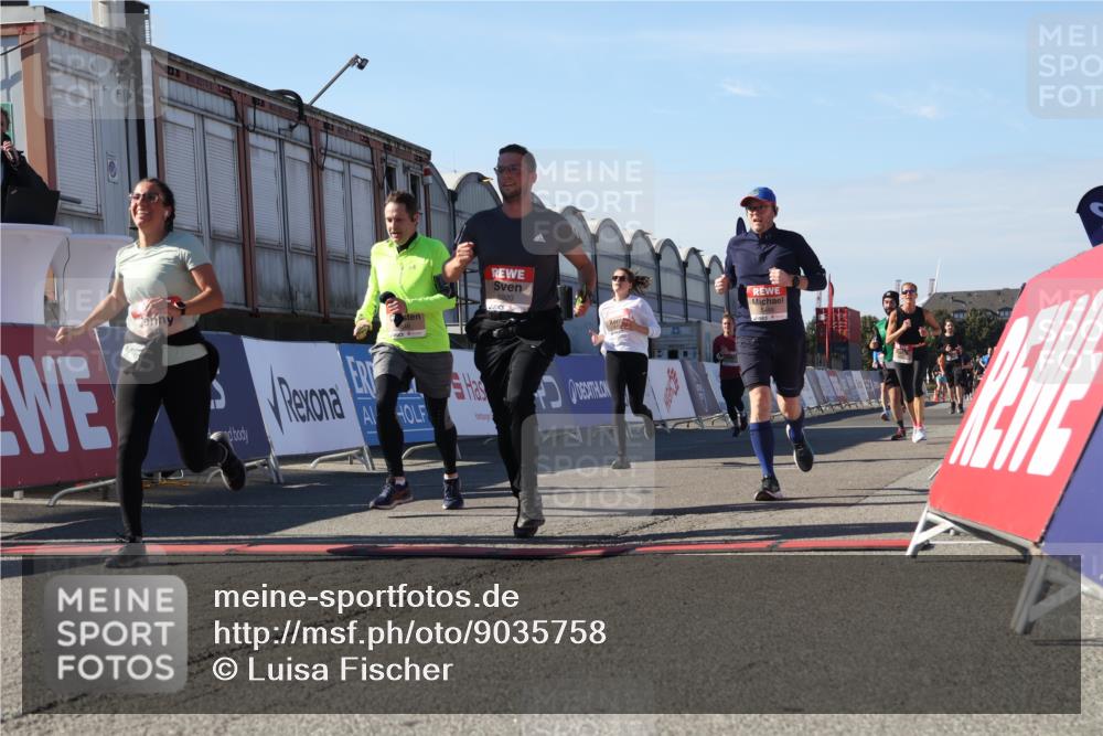 03.10.2025 - Köhlbrandbrückenlauf Luisa Fischer http://msf.ph/oto/9035758 03.10.2025 13:20:43 Ziel 4269, 4476, 4646, 4709, 4790, 5480, 5488, 5543, 5774, 5918, 5920, 6777, 6807 meine-sportfotos.de