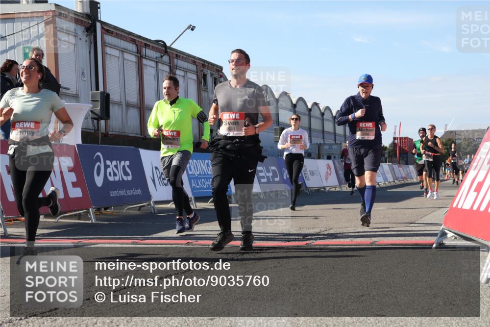 03.10.2025 - Köhlbrandbrückenlauf Luisa Fischer http://msf.ph/oto/9035760 03.10.2025 13:20:43 Ziel 4269, 4476, 4646, 4709, 4790, 5480, 5488, 5543, 5774, 5918, 5920, 6777, 6807 meine-sportfotos.de