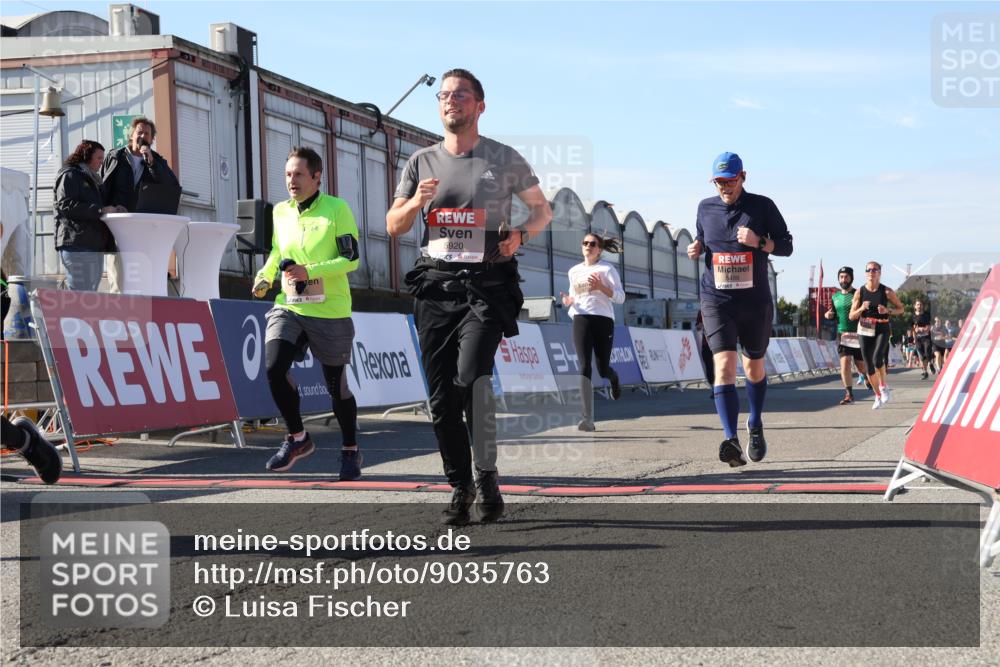 03.10.2025 - Köhlbrandbrückenlauf Luisa Fischer http://msf.ph/oto/9035763 03.10.2025 13:20:43 Ziel 4269, 4476, 4646, 4709, 4790, 5480, 5488, 5543, 5774, 5918, 5920, 6777, 6807 meine-sportfotos.de