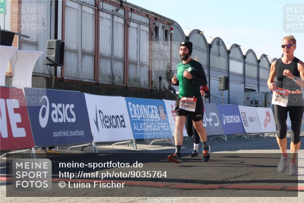 03.10.2025 - Köhlbrandbrückenlauf Luisa Fischer http://msf.ph/oto/9035764 03.10.2025 13:20:47 Ziel 4476, 4646, 4709, 4915, 4916, 5480, 5488, 5774, 5918, 5920, 6703, 6777, 6807 meine-sportfotos.de