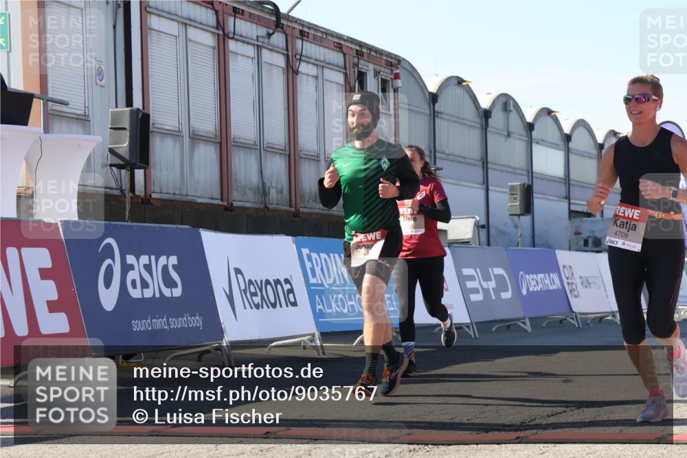 03.10.2025 - Köhlbrandbrückenlauf Luisa Fischer http://msf.ph/oto/9035767 03.10.2025 13:20:47 Ziel 4476, 4646, 4709, 4915, 4916, 5480, 5488, 5774, 5918, 5920, 6703, 6777, 6807 meine-sportfotos.de