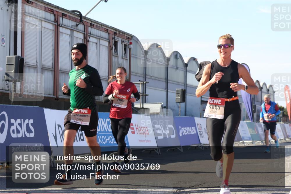 03.10.2025 - Köhlbrandbrückenlauf Luisa Fischer http://msf.ph/oto/9035769 03.10.2025 13:20:47 Ziel 4476, 4646, 4709, 4915, 4916, 5480, 5488, 5774, 5918, 5920, 6703, 6777, 6807 meine-sportfotos.de