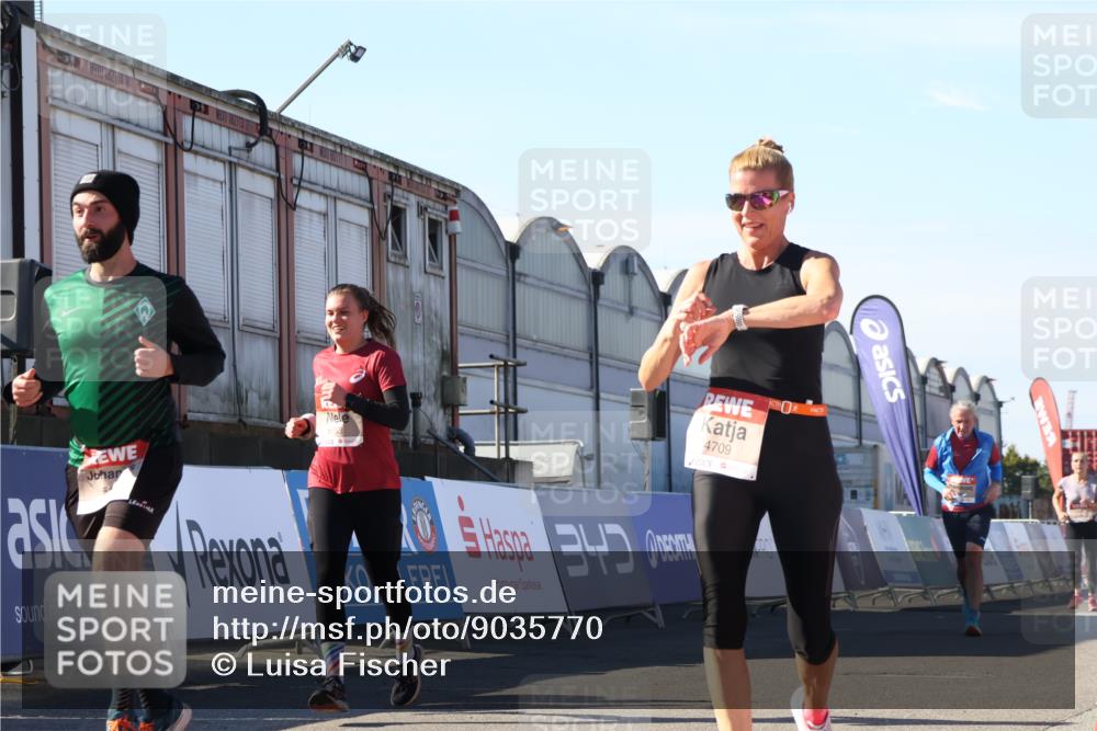 03.10.2025 - Köhlbrandbrückenlauf Luisa Fischer http://msf.ph/oto/9035770 03.10.2025 13:20:48 Ziel 4476, 4646, 4709, 4915, 4916, 5084, 5480, 5488, 5774, 5918, 5920, 6703, 6777 meine-sportfotos.de
