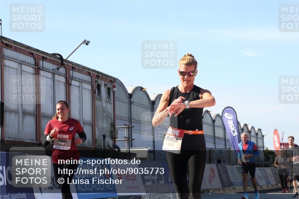 03.10.2025 - Köhlbrandbrückenlauf Luisa Fischer http://msf.ph/oto/9035773 03.10.2025 13:20:48 Ziel 4476, 4646, 4709, 4915, 4916, 5084, 5480, 5488, 5774, 5918, 5920, 6703, 6777 meine-sportfotos.de