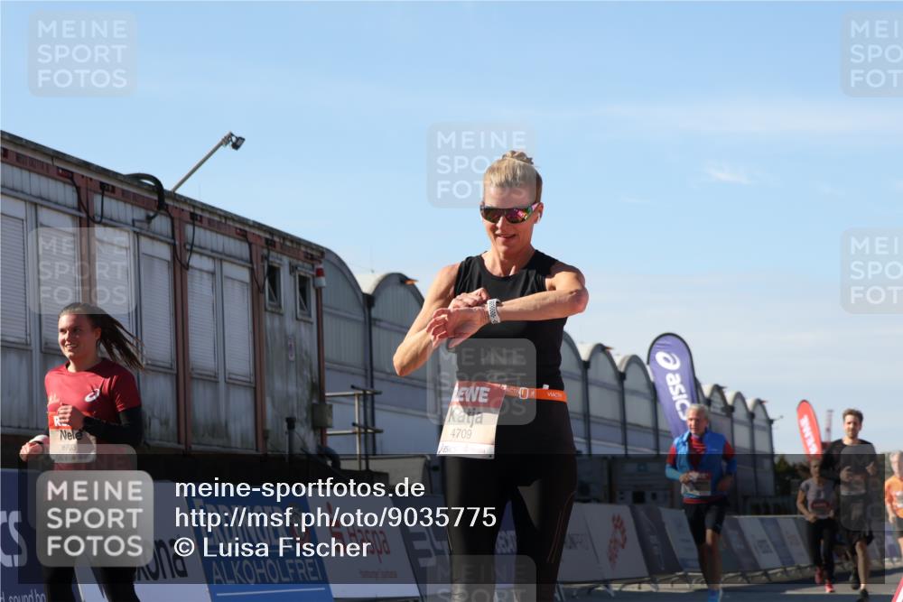 03.10.2025 - Köhlbrandbrückenlauf Luisa Fischer http://msf.ph/oto/9035775 03.10.2025 13:20:48 Ziel 4476, 4646, 4709, 4915, 4916, 5084, 5480, 5488, 5774, 5918, 5920, 6703, 6777 meine-sportfotos.de