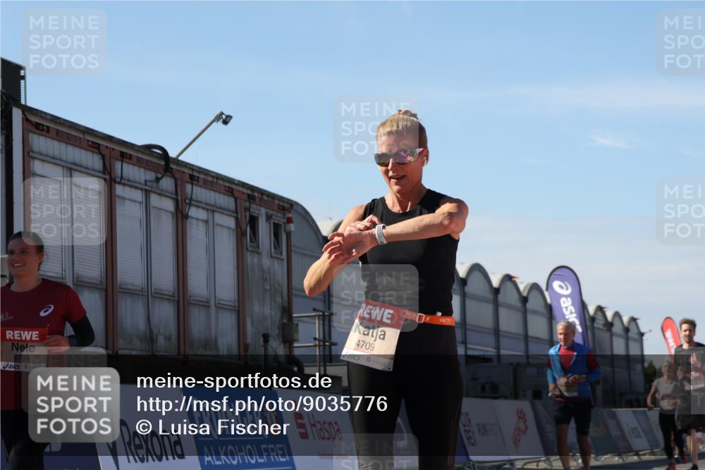 03.10.2025 - Köhlbrandbrückenlauf Luisa Fischer http://msf.ph/oto/9035776 03.10.2025 13:20:49 Ziel 4476, 4646, 4709, 4915, 4916, 5006, 5084, 5480, 5488, 5774, 5918, 5920, 6703 meine-sportfotos.de