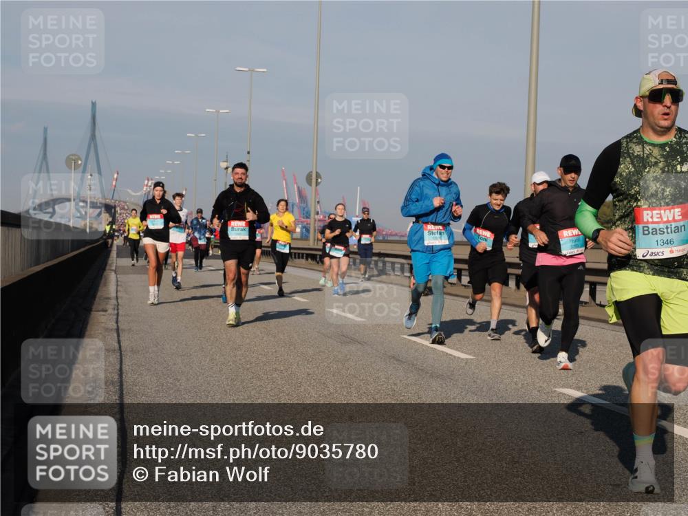 03.10.2025 - Köhlbrandbrückenlauf Fabian Wolf http://msf.ph/oto/9035780 03.10.2025 09:50:25 Position 3 1328, 3799, 1346 meine-sportfotos.de