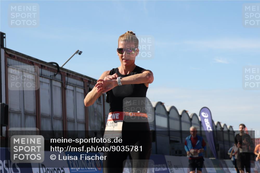 03.10.2025 - Köhlbrandbrückenlauf Luisa Fischer http://msf.ph/oto/9035781 03.10.2025 13:20:49 Ziel 4476, 4646, 4709, 4915, 4916, 5006, 5084, 5480, 5488, 5774, 5918, 5920, 6703 meine-sportfotos.de