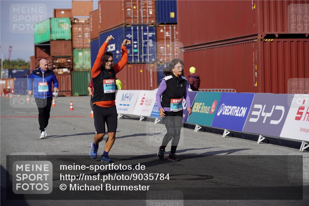 03.10.2025 - Köhlbrandbrückenlauf Michael Burmester http://msf.ph/oto/9035784 03.10.2025 10:52:15 Ziel 2132, 2357, 2490, 2623 meine-sportfotos.de