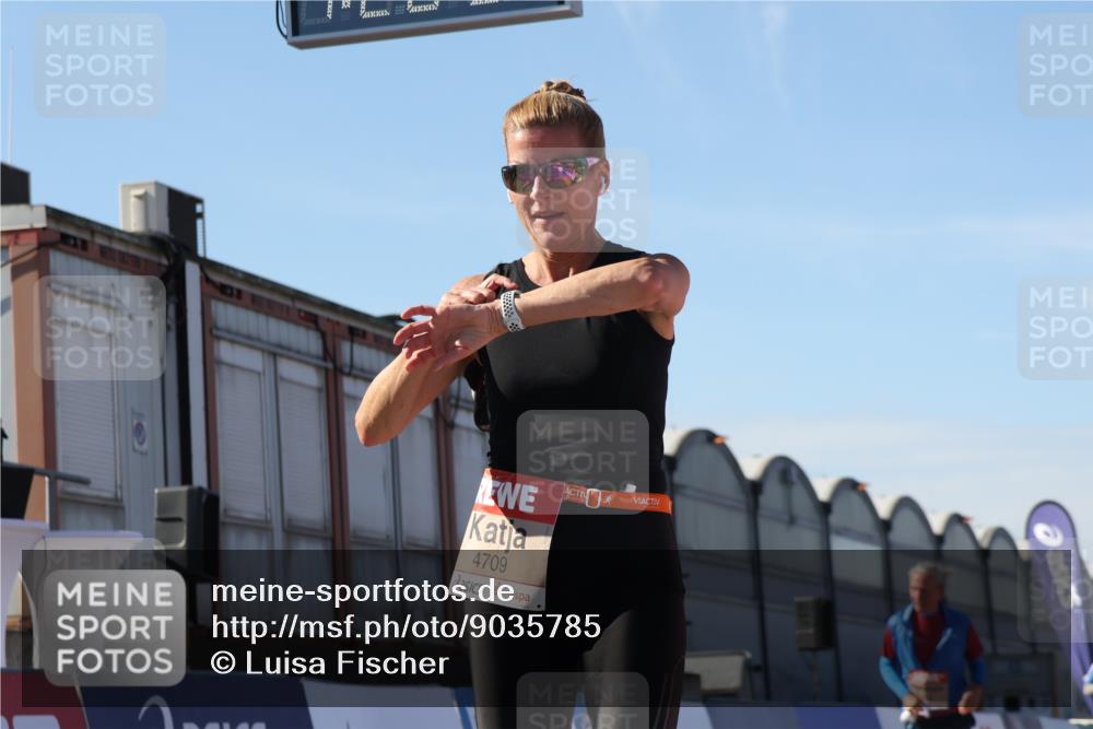 03.10.2025 - Köhlbrandbrückenlauf Luisa Fischer http://msf.ph/oto/9035785 03.10.2025 13:20:50 Ziel 4476, 4646, 4709, 4915, 4916, 5006, 5084, 5169, 5480, 5488, 5774, 5918, 5920, 6703 meine-sportfotos.de