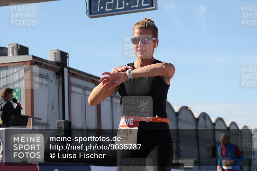 03.10.2025 - Köhlbrandbrückenlauf Luisa Fischer http://msf.ph/oto/9035787 03.10.2025 13:20:50 Ziel 4476, 4646, 4709, 4915, 4916, 5006, 5084, 5169, 5480, 5488, 5774, 5918, 5920, 6703 meine-sportfotos.de