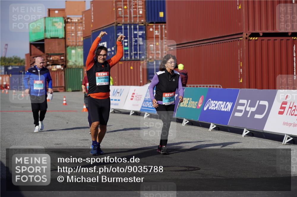03.10.2025 - Köhlbrandbrückenlauf Michael Burmester http://msf.ph/oto/9035788 03.10.2025 10:52:15 Ziel 2132, 2357, 2490, 2623 meine-sportfotos.de