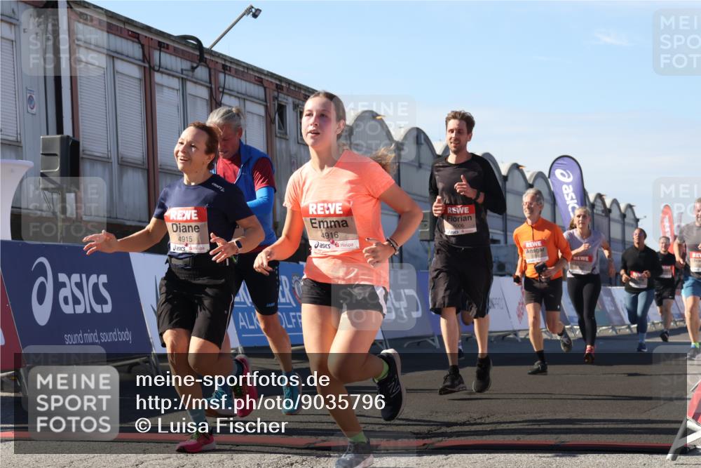 03.10.2025 - Köhlbrandbrückenlauf Luisa Fischer http://msf.ph/oto/9035796 03.10.2025 13:20:53 Ziel 4646, 4709, 4915, 4916, 5006, 5084, 5130, 5156, 5169, 5377, 5480, 5488, 5501, 5774, 5918, 5920, 6703, 6780 meine-sportfotos.de