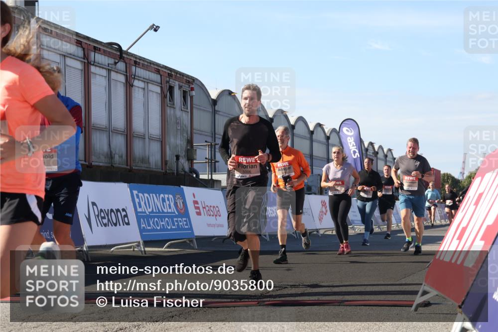 03.10.2025 - Köhlbrandbrückenlauf Luisa Fischer http://msf.ph/oto/9035800 03.10.2025 13:20:53 Ziel 4646, 4709, 4915, 4916, 5006, 5084, 5130, 5156, 5169, 5377, 5480, 5488, 5501, 5774, 5918, 5920, 6703, 6780 meine-sportfotos.de