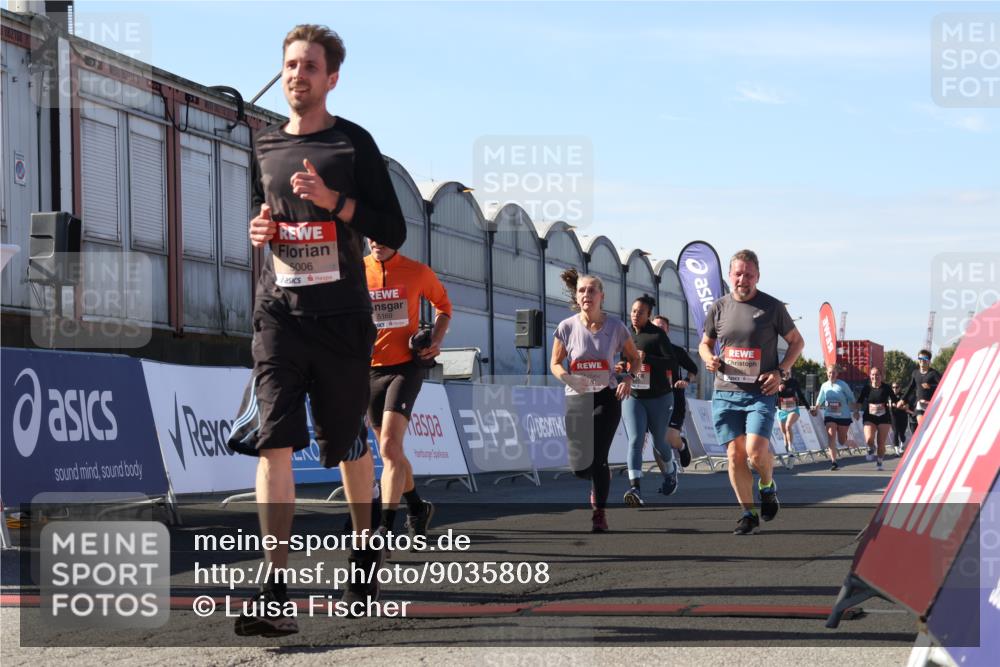 03.10.2025 - Köhlbrandbrückenlauf Luisa Fischer http://msf.ph/oto/9035808 03.10.2025 13:20:54 Ziel 4646, 4709, 4915, 4916, 5006, 5084, 5130, 5156, 5169, 5377, 5480, 5488, 5501, 5774, 5920, 6703, 6780 meine-sportfotos.de