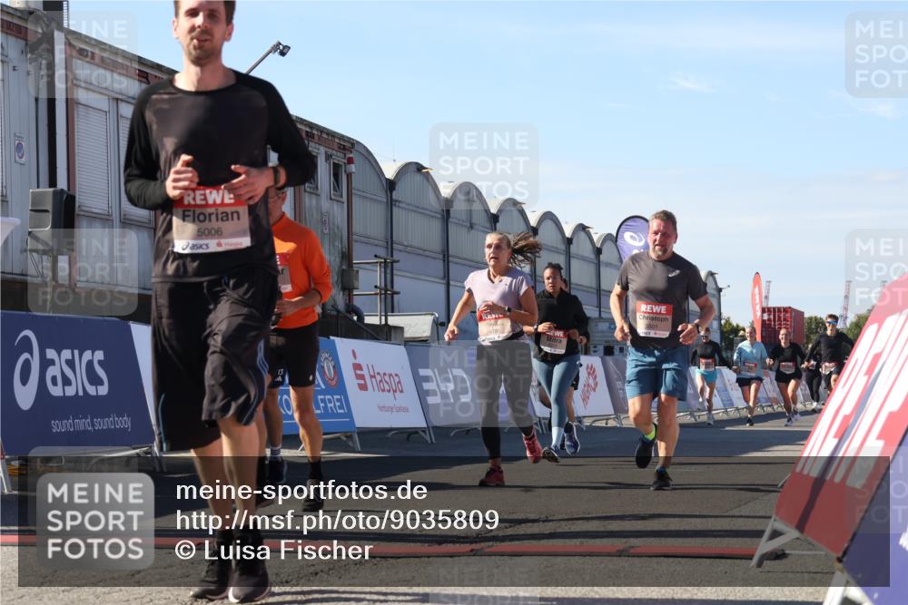 03.10.2025 - Köhlbrandbrückenlauf Luisa Fischer http://msf.ph/oto/9035809 03.10.2025 13:20:55 Ziel 4709, 4915, 4916, 5006, 5084, 5130, 5156, 5169, 5377, 5480, 5488, 5501, 5774, 6296, 6645, 6646, 6648, 6650, 6703, 6780 meine-sportfotos.de