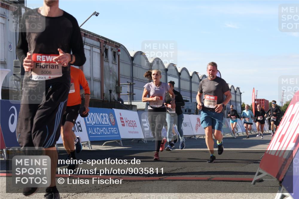 03.10.2025 - Köhlbrandbrückenlauf Luisa Fischer http://msf.ph/oto/9035811 03.10.2025 13:20:55 Ziel 4709, 4915, 4916, 5006, 5084, 5130, 5156, 5169, 5377, 5480, 5488, 5501, 5774, 6296, 6645, 6646, 6648, 6650, 6703, 6780 meine-sportfotos.de