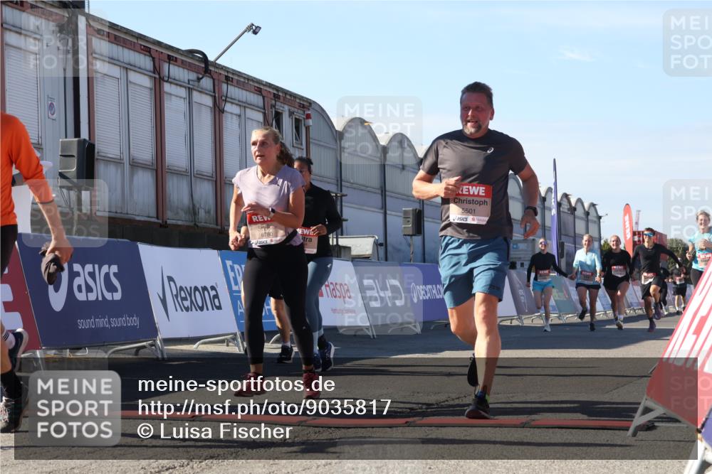 03.10.2025 - Köhlbrandbrückenlauf Luisa Fischer http://msf.ph/oto/9035817 03.10.2025 13:20:56 Ziel 4709, 4915, 4916, 5006, 5084, 5130, 5156, 5169, 5377, 5480, 5501, 5774, 6296, 6645, 6646, 6648, 6650, 6703, 6780 meine-sportfotos.de
