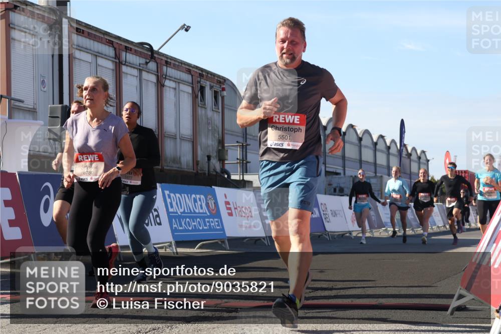 03.10.2025 - Köhlbrandbrückenlauf Luisa Fischer http://msf.ph/oto/9035821 03.10.2025 13:20:57 Ziel 4709, 4915, 4916, 5006, 5084, 5130, 5156, 5169, 5377, 5480, 5501, 6296, 6645, 6646, 6648, 6650, 6703, 6780 meine-sportfotos.de