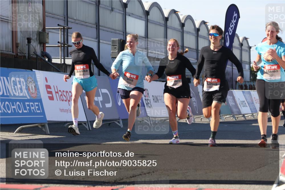 03.10.2025 - Köhlbrandbrückenlauf Luisa Fischer http://msf.ph/oto/9035825 03.10.2025 13:20:58 Ziel 4680, 4709, 4915, 4916, 5006, 5084, 5130, 5156, 5169, 5363, 5377, 5480, 5501, 6296, 6645, 6646, 6648, 6650, 6703, 6780 meine-sportfotos.de