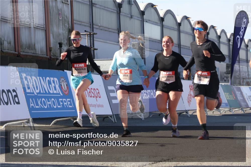 03.10.2025 - Köhlbrandbrückenlauf Luisa Fischer http://msf.ph/oto/9035827 03.10.2025 13:20:59 Ziel 4680, 4915, 4916, 5006, 5084, 5130, 5156, 5169, 5363, 5377, 5501, 6296, 6645, 6646, 6648, 6650, 6703, 6780 meine-sportfotos.de