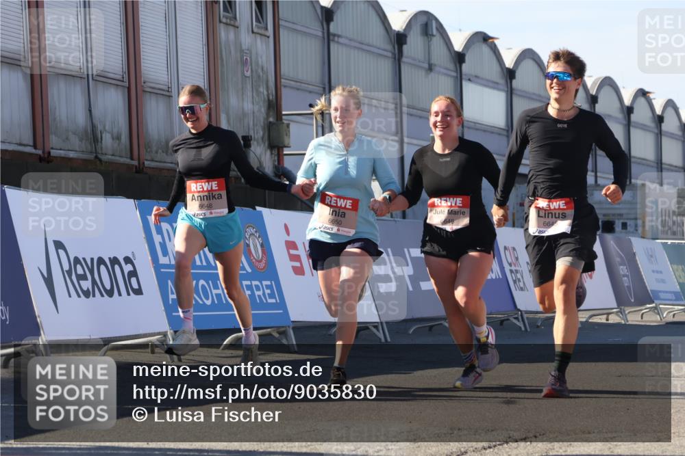 03.10.2025 - Köhlbrandbrückenlauf Luisa Fischer http://msf.ph/oto/9035830 03.10.2025 13:20:59 Ziel 4680, 4915, 4916, 5006, 5084, 5130, 5156, 5169, 5363, 5377, 5501, 6296, 6645, 6646, 6648, 6650, 6703, 6780 meine-sportfotos.de