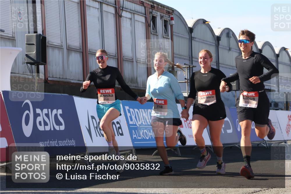 03.10.2025 - Köhlbrandbrückenlauf Luisa Fischer http://msf.ph/oto/9035832 03.10.2025 13:20:59 Ziel 4680, 4915, 4916, 5006, 5084, 5130, 5156, 5169, 5363, 5377, 5501, 6296, 6645, 6646, 6648, 6650, 6703, 6780 meine-sportfotos.de