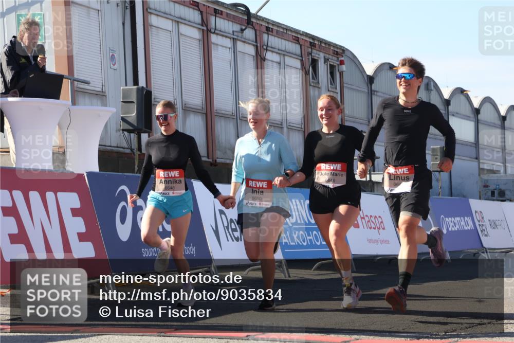 03.10.2025 - Köhlbrandbrückenlauf Luisa Fischer http://msf.ph/oto/9035834 03.10.2025 13:21:00 Ziel 4680, 4915, 4916, 5006, 5084, 5130, 5156, 5169, 5363, 5377, 5501, 6282, 6296, 6645, 6646, 6648, 6650, 6703, 6780 meine-sportfotos.de
