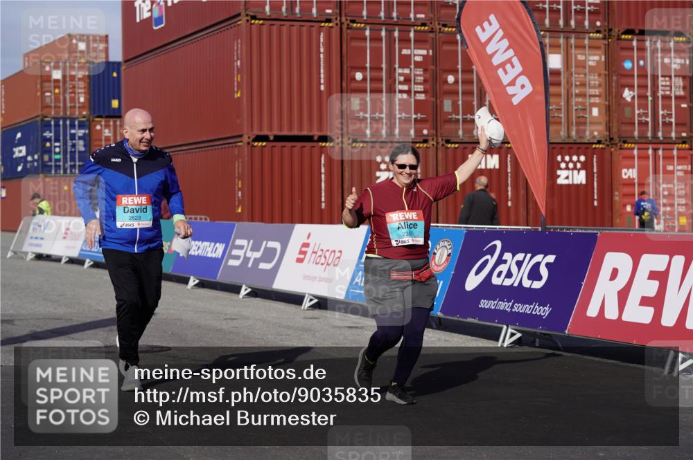 03.10.2025 - Köhlbrandbrückenlauf Michael Burmester http://msf.ph/oto/9035835 03.10.2025 10:52:21 Ziel 2623 meine-sportfotos.de