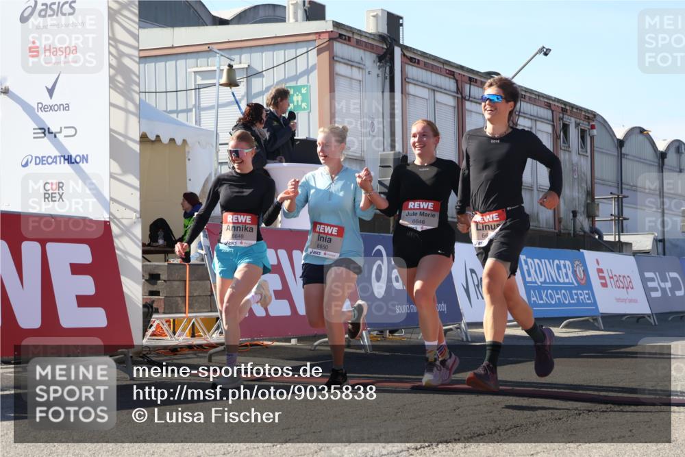 03.10.2025 - Köhlbrandbrückenlauf Luisa Fischer http://msf.ph/oto/9035838 03.10.2025 13:21:00 Ziel 4680, 4915, 4916, 5006, 5084, 5130, 5156, 5169, 5363, 5377, 5501, 6282, 6296, 6645, 6646, 6648, 6650, 6703, 6780 meine-sportfotos.de