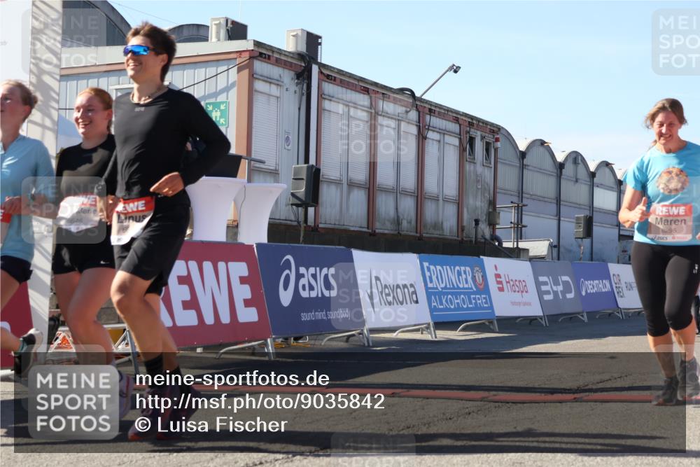03.10.2025 - Köhlbrandbrückenlauf Luisa Fischer http://msf.ph/oto/9035842 03.10.2025 13:21:01 Ziel 4680, 4915, 4916, 5006, 5084, 5130, 5156, 5169, 5363, 5377, 5501, 6282, 6296, 6645, 6646, 6648, 6650, 6780 meine-sportfotos.de