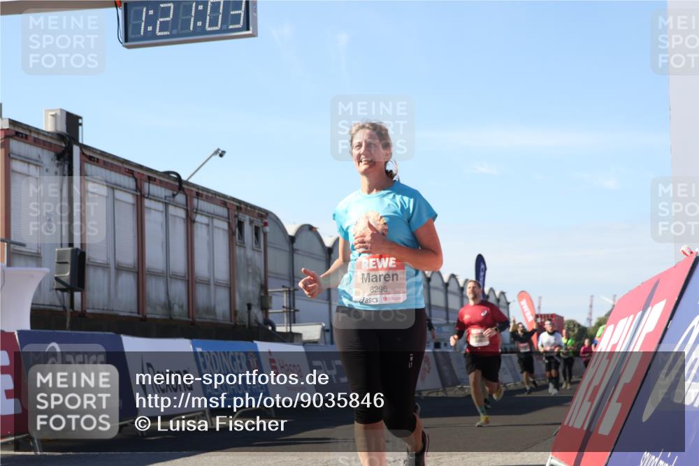 03.10.2025 - Köhlbrandbrückenlauf Luisa Fischer http://msf.ph/oto/9035846 03.10.2025 13:21:02 Ziel 4680, 4749, 4915, 4916, 5006, 5084, 5130, 5156, 5169, 5363, 5377, 5501, 6282, 6296, 6645, 6646, 6648, 6650, 6756, 6780 meine-sportfotos.de