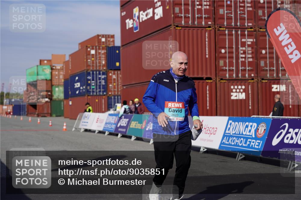 03.10.2025 - Köhlbrandbrückenlauf Michael Burmester http://msf.ph/oto/9035851 03.10.2025 10:52:22 Ziel  meine-sportfotos.de