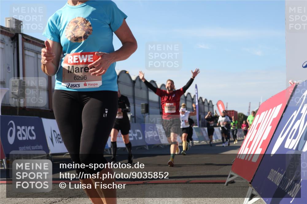 03.10.2025 - Köhlbrandbrückenlauf Luisa Fischer http://msf.ph/oto/9035852 03.10.2025 13:21:03 Ziel 4680, 4749, 4915, 4916, 5006, 5084, 5130, 5156, 5169, 5363, 5377, 5501, 6282, 6296, 6645, 6646, 6648, 6650, 6756, 6780 meine-sportfotos.de