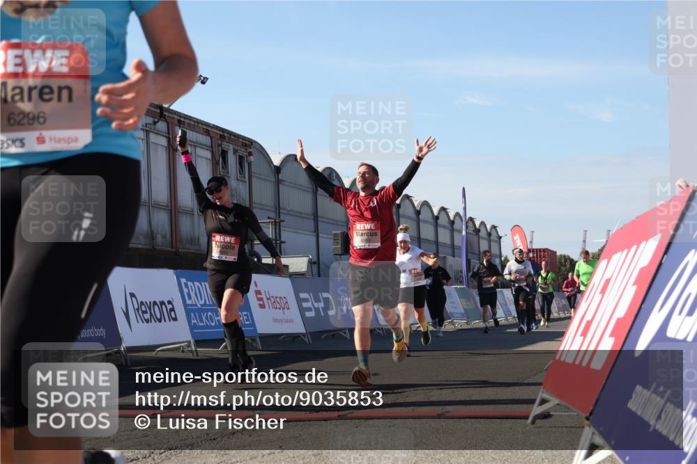 03.10.2025 - Köhlbrandbrückenlauf Luisa Fischer http://msf.ph/oto/9035853 03.10.2025 13:21:03 Ziel 4680, 4749, 4915, 4916, 5006, 5084, 5130, 5156, 5169, 5363, 5377, 5501, 6282, 6296, 6645, 6646, 6648, 6650, 6756, 6780 meine-sportfotos.de