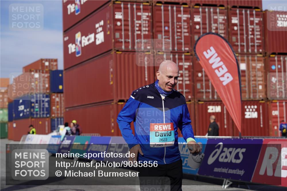 03.10.2025 - Köhlbrandbrückenlauf Michael Burmester http://msf.ph/oto/9035856 03.10.2025 10:52:23 Ziel  meine-sportfotos.de