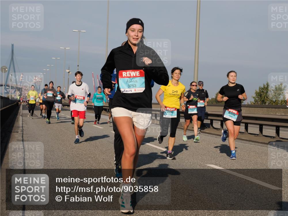 03.10.2025 - Köhlbrandbrückenlauf Fabian Wolf http://msf.ph/oto/9035858 03.10.2025 09:50:30 Position 3 3753, 3333, 1242 meine-sportfotos.de